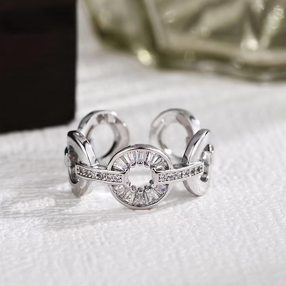 Circular ring with adjustable size, exquisite and luxurious Women's ring. A ring adorned with sparkling Synthetic Zirconia stones. Brass metal anti allergic material, suitable for Women's daily wear rings.