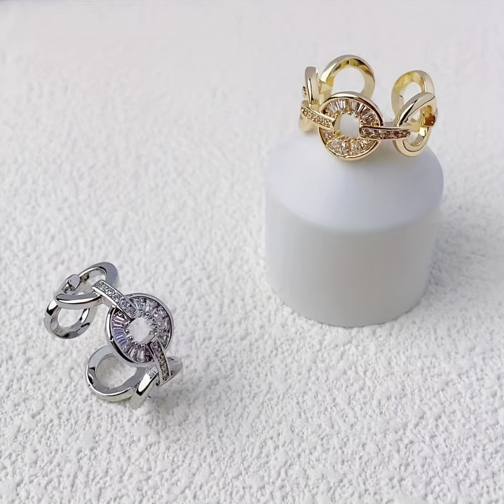 Circular ring with adjustable size, exquisite and luxurious Women's ring. A ring adorned with sparkling Synthetic Zirconia stones. Brass metal anti allergic material, suitable for Women's daily wear rings.