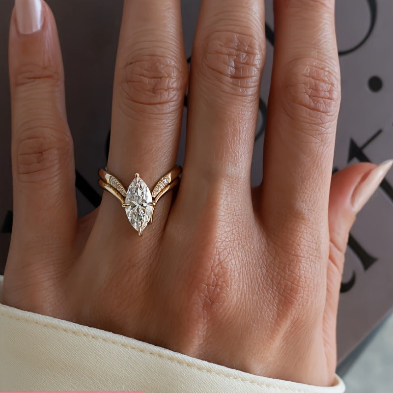 2pcs 18K Golden Plated S925 Silver 2 Carat Marquise Moissanite Two-Piece Set Combination Ring Style Inlaid 6*12mm V-shaped Simple Style Design Stacking Ring New Fashion Product Sparkling Moissanite Engagement Gift Wedding Gif