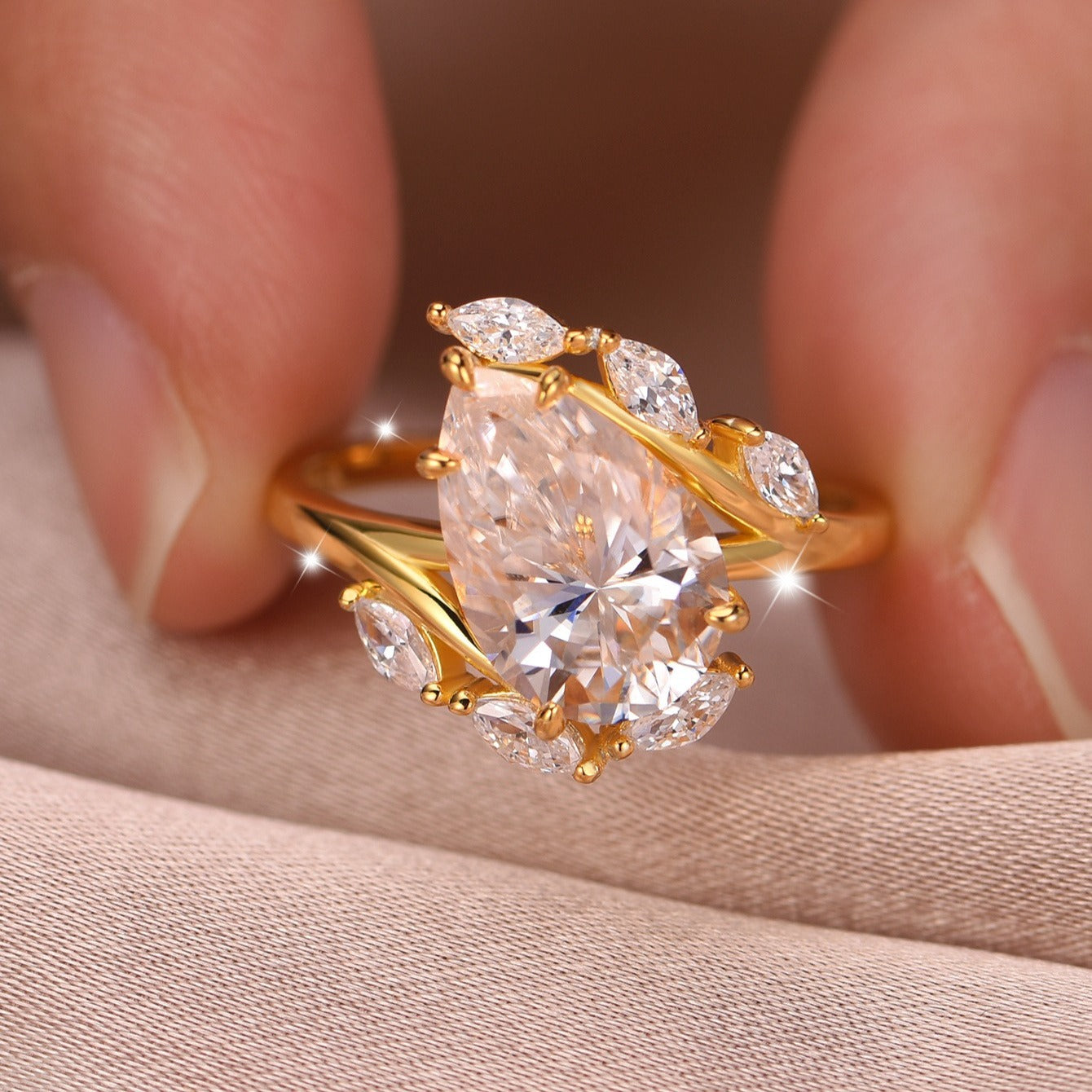 4ct Pear Moissanite Ring 925 Sterling 925 Silver Royal Vintage Cluster Halo Setting 18K Gold Plated Plated Luxury Gift for Women Anniversary Date Night