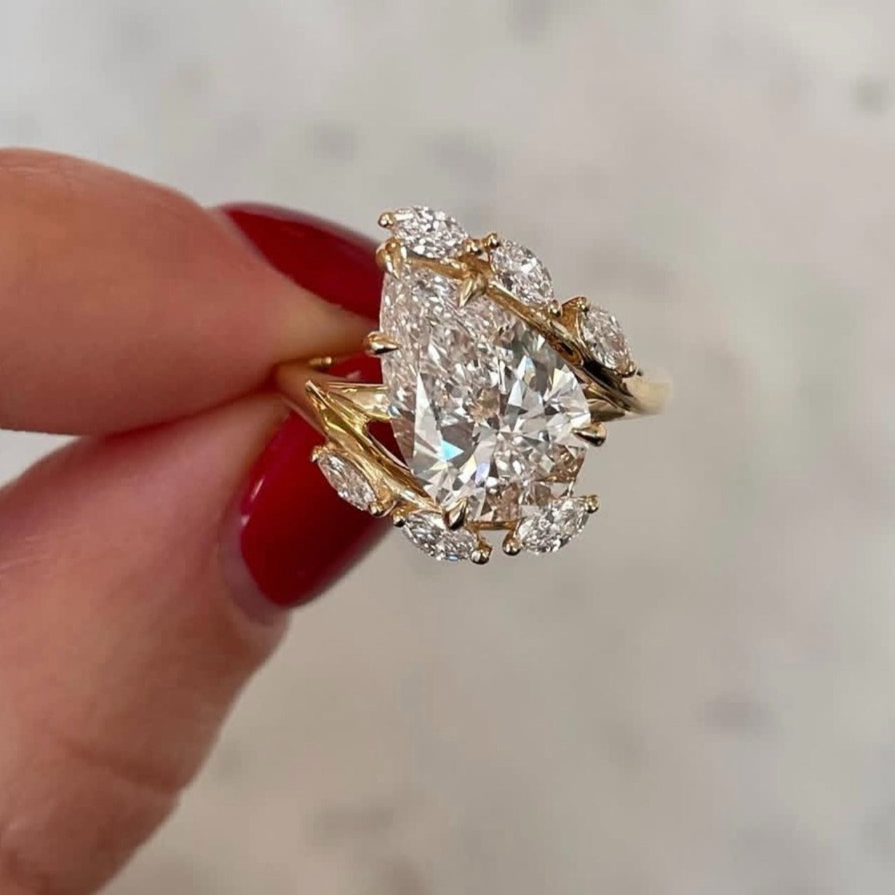 4ct Pear Moissanite Ring 925 Sterling 925 Silver Royal Vintage Cluster Halo Setting 18K Gold Plated Plated Luxury Gift for Women Anniversary Date Night