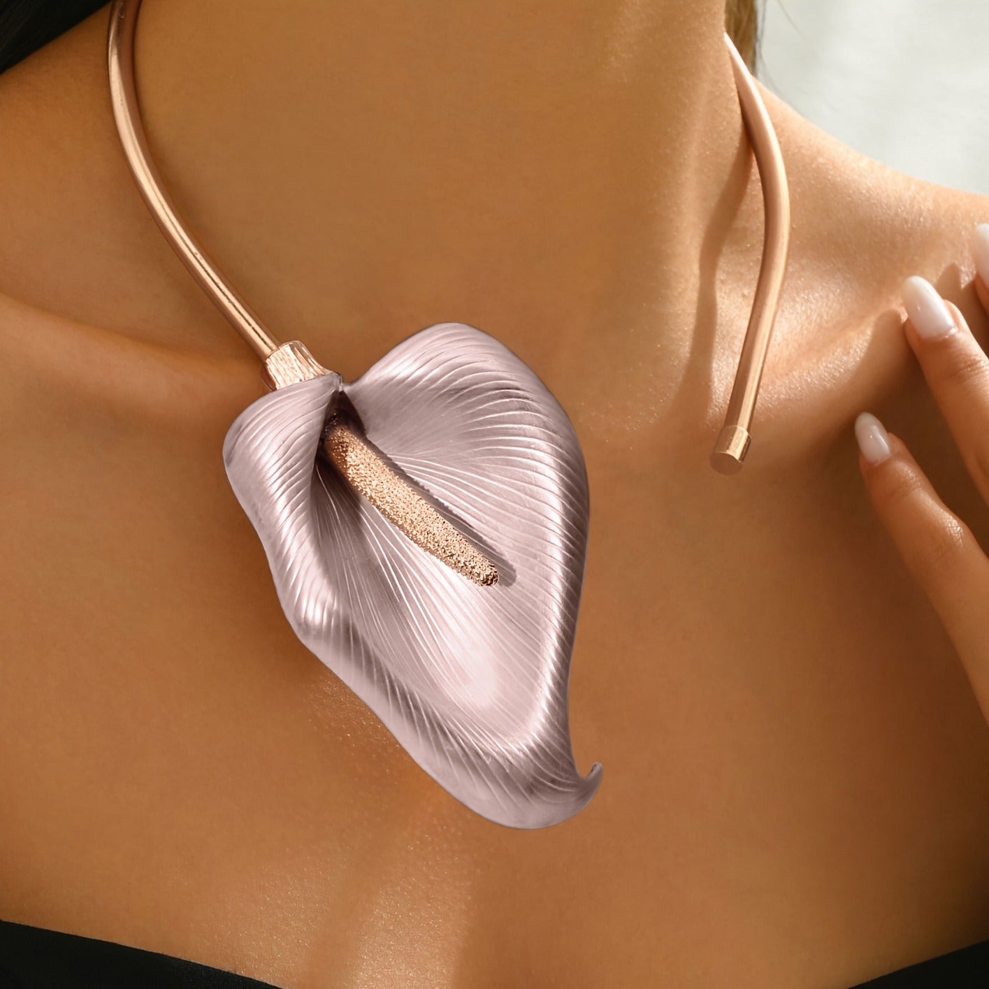 French Retro 3D Calla Lily Open Collar Necklace - Exaggerated Floral Design with Golden-Tone Accents, Versatile Party & Everyday Jewelry for Women, Year-Round Elegance, Formal Occasion Accessory | Intricate Craftsmanship